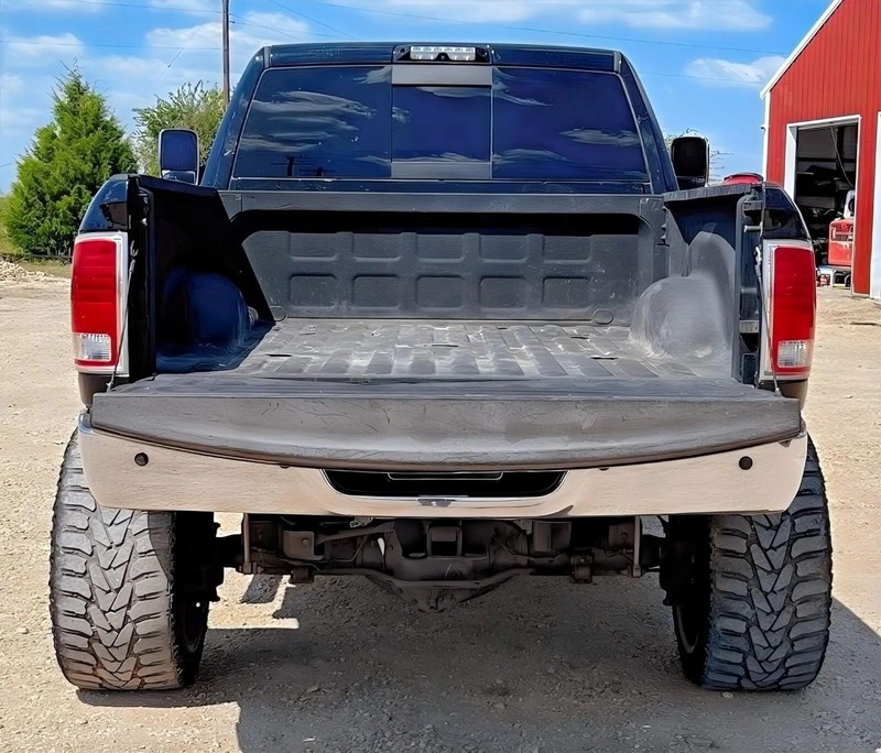 Ram 2500 Vehicle Full-screen Gallery Image 09