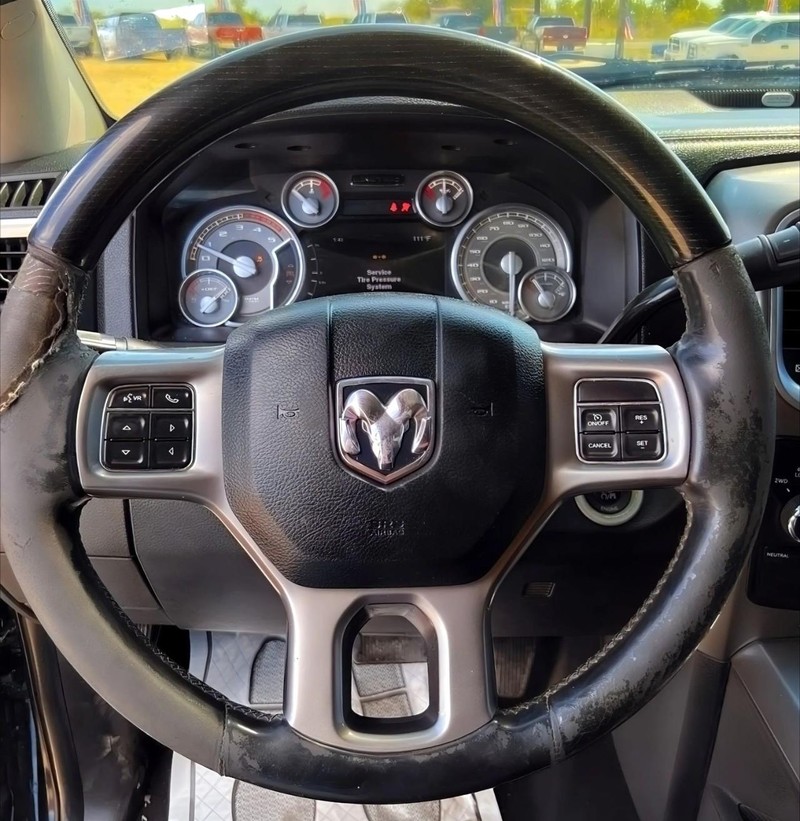 Ram 2500 Vehicle Full-screen Gallery Image 10