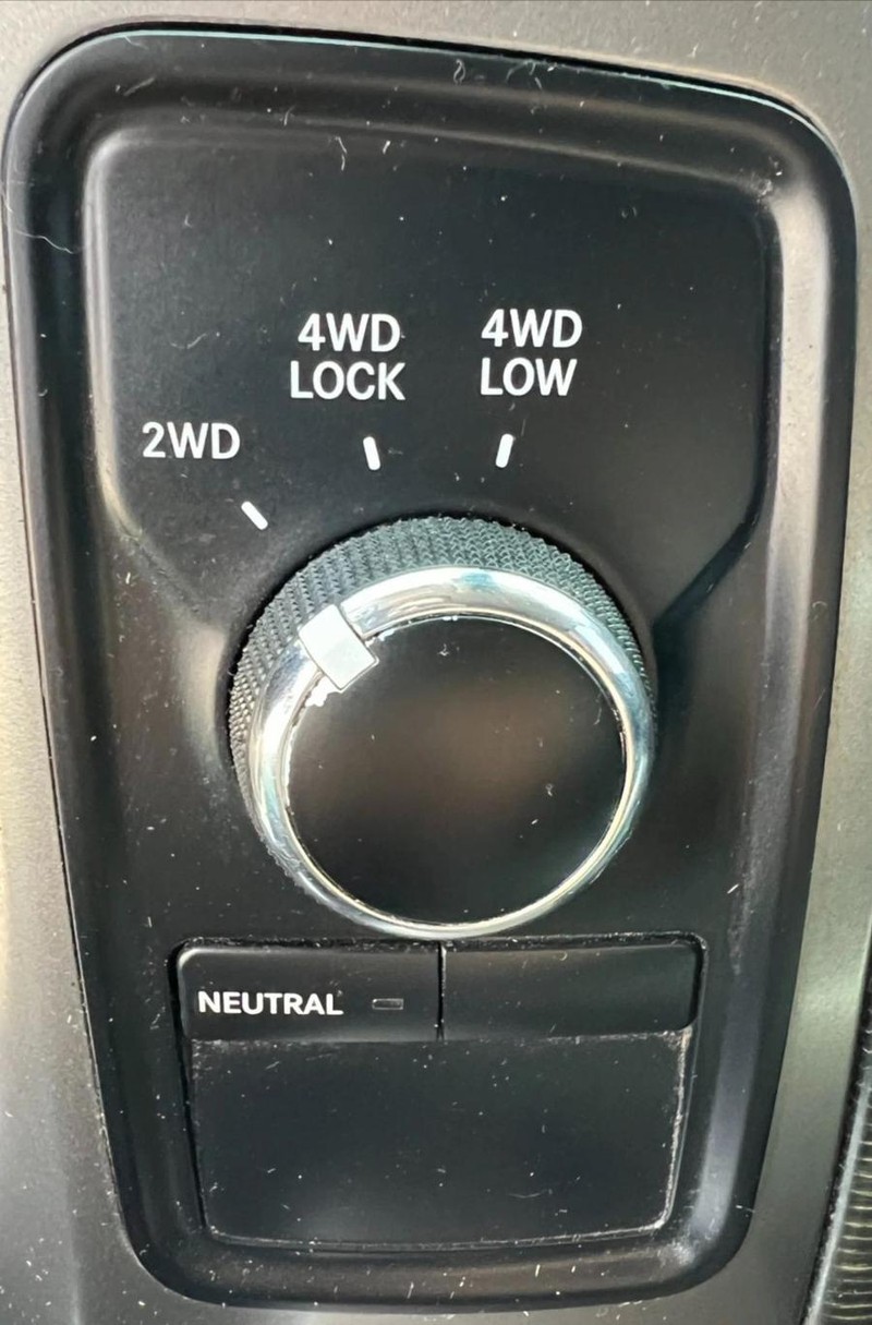 Ram 2500 Vehicle Full-screen Gallery Image 12