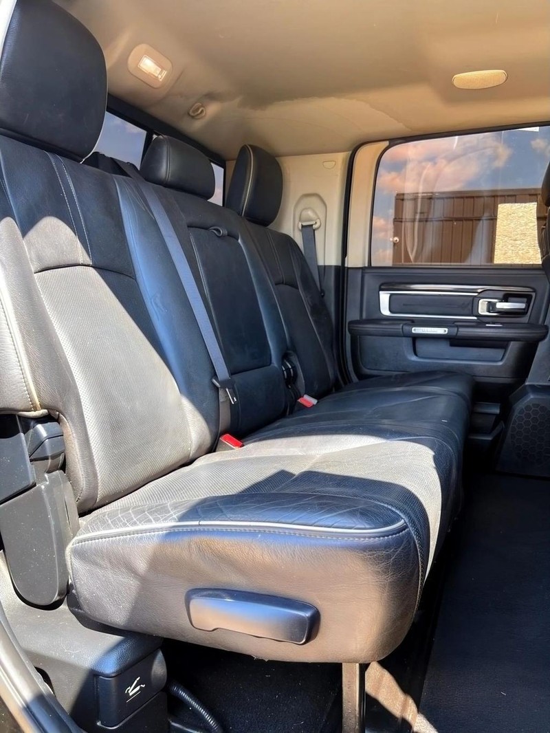 Ram 2500 Vehicle Full-screen Gallery Image 16