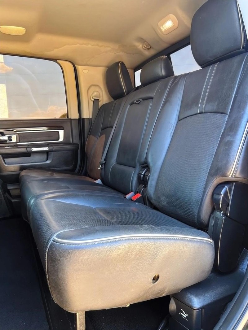 Ram 2500 Vehicle Full-screen Gallery Image 17