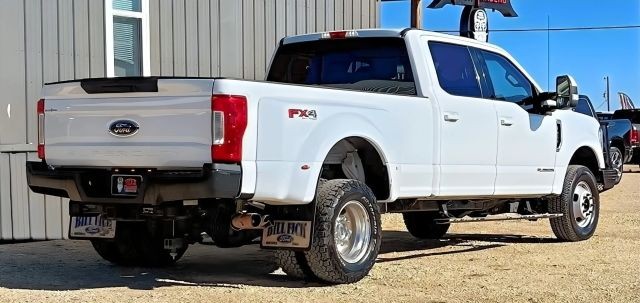 Ford Super Duty F-350 DRW Vehicle Full-screen Gallery Image 05