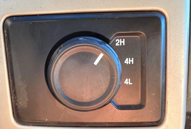 Ford Super Duty F-350 DRW Vehicle Full-screen Gallery Image 12