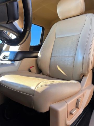 Ford Super Duty F-350 DRW Vehicle Full-screen Gallery Image 14