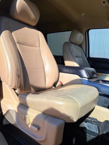 Ford Super Duty F-350 DRW Vehicle Full-screen Gallery Image 15