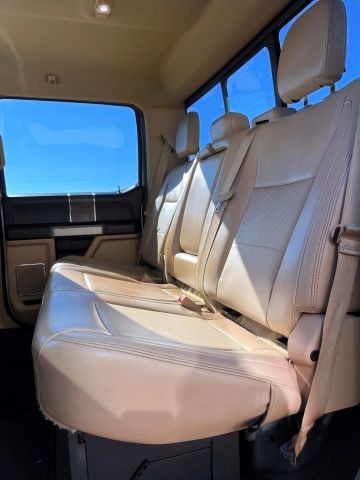 Ford Super Duty F-350 DRW Vehicle Full-screen Gallery Image 17