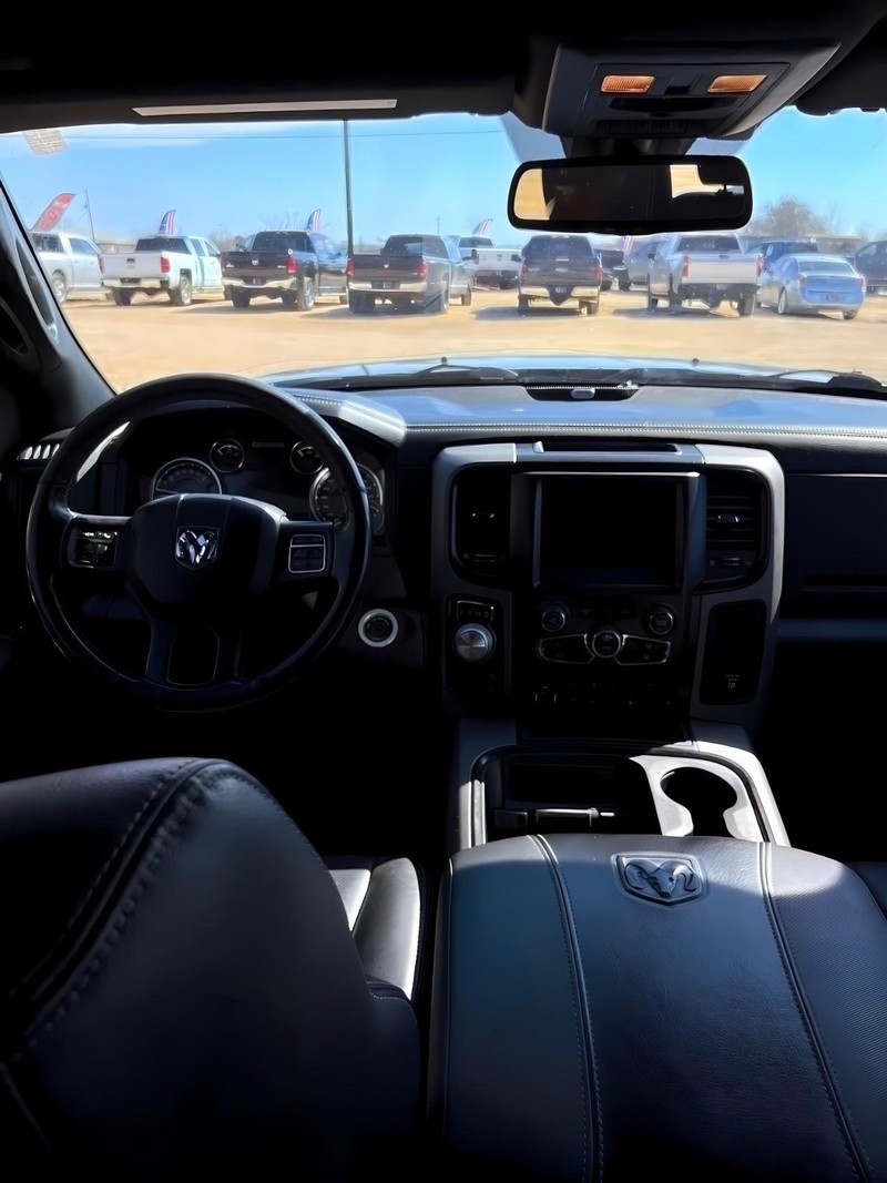 Ram 1500 Vehicle Full-screen Gallery Image 13