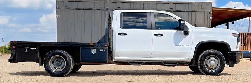 Chevrolet Silverado 3500HD CC Vehicle Full-screen Gallery Image 03