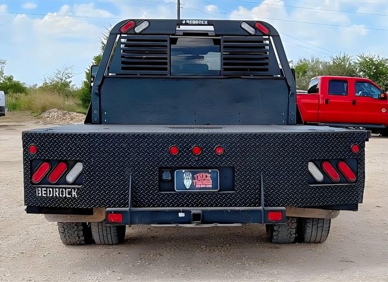 Chevrolet Silverado 3500HD CC Vehicle Full-screen Gallery Image 08
