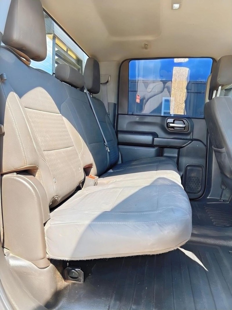 Chevrolet Silverado 3500HD CC Vehicle Full-screen Gallery Image 16