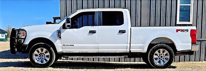 Ford Super Duty F-250 SRW Vehicle Full-screen Gallery Image 04