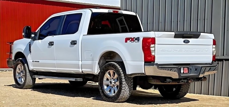 Ford Super Duty F-250 SRW Vehicle Full-screen Gallery Image 06