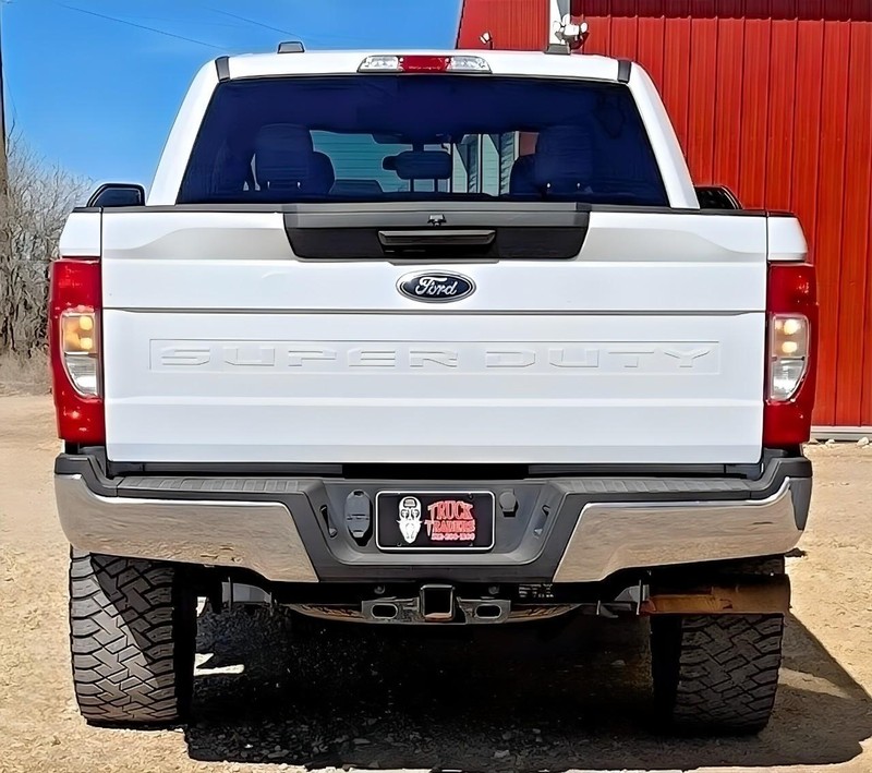 Ford Super Duty F-250 SRW Vehicle Full-screen Gallery Image 08