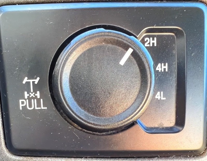 Ford Super Duty F-250 SRW Vehicle Full-screen Gallery Image 12