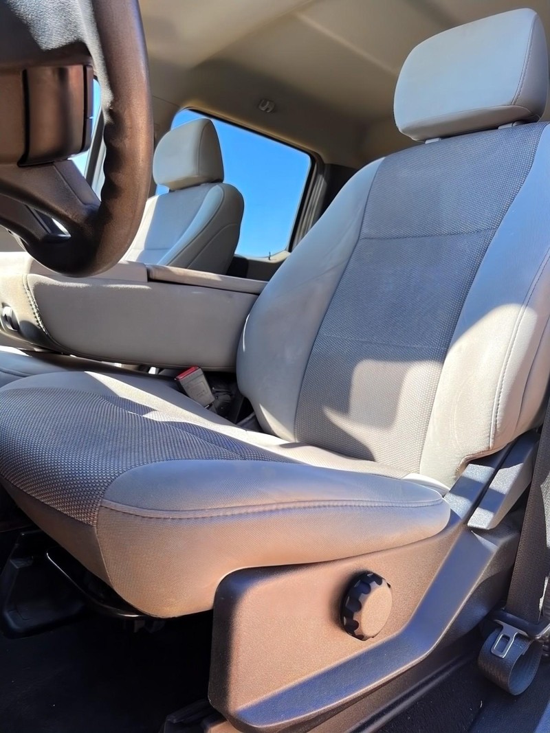 Ford Super Duty F-250 SRW Vehicle Full-screen Gallery Image 14