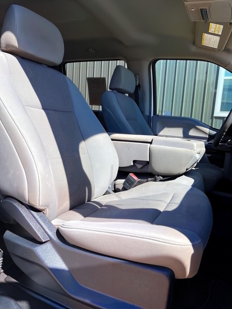 Ford Super Duty F-250 SRW Vehicle Full-screen Gallery Image 15