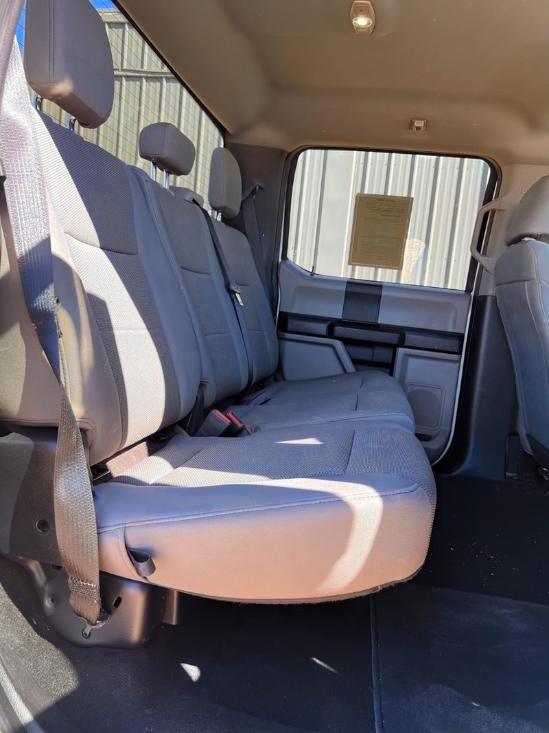 Ford Super Duty F-250 SRW Vehicle Full-screen Gallery Image 16