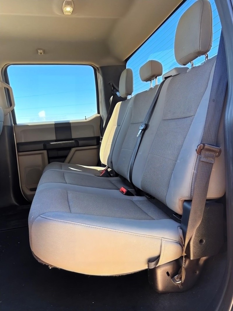 Ford Super Duty F-250 SRW Vehicle Full-screen Gallery Image 17