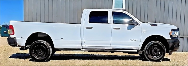 Ram 3500 Vehicle Full-screen Gallery Image 03