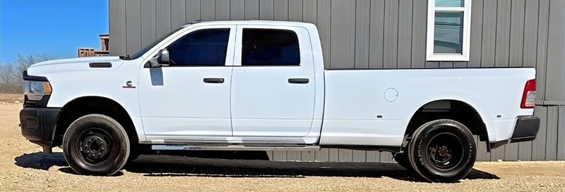 Ram 3500 Vehicle Full-screen Gallery Image 04
