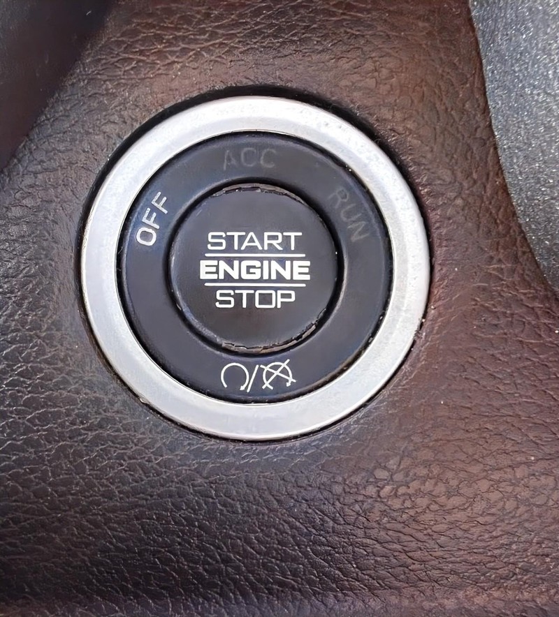 Ram 3500 Vehicle Full-screen Gallery Image 12