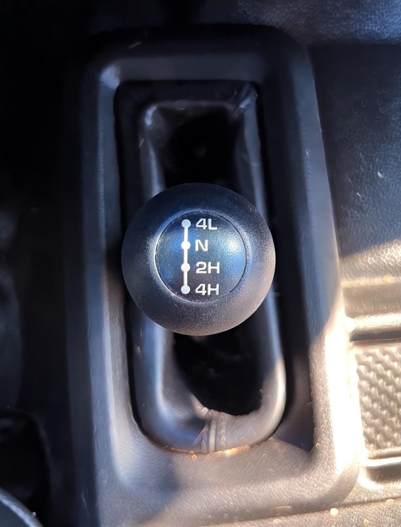 Ram 3500 Vehicle Full-screen Gallery Image 13