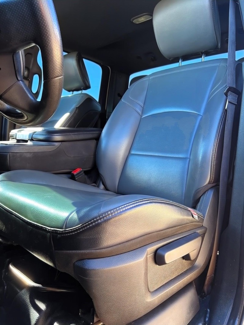 Ram 3500 Vehicle Full-screen Gallery Image 15