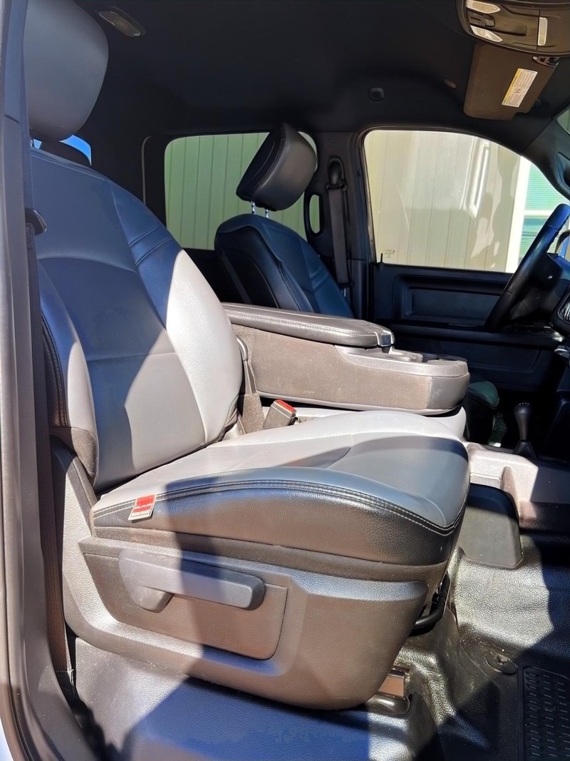 Ram 3500 Vehicle Full-screen Gallery Image 16