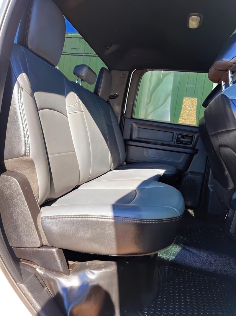 Ram 3500 Vehicle Full-screen Gallery Image 17