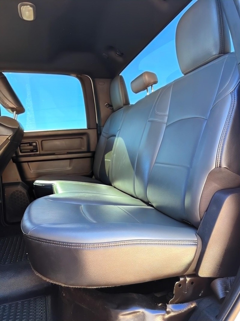 Ram 3500 Vehicle Full-screen Gallery Image 18