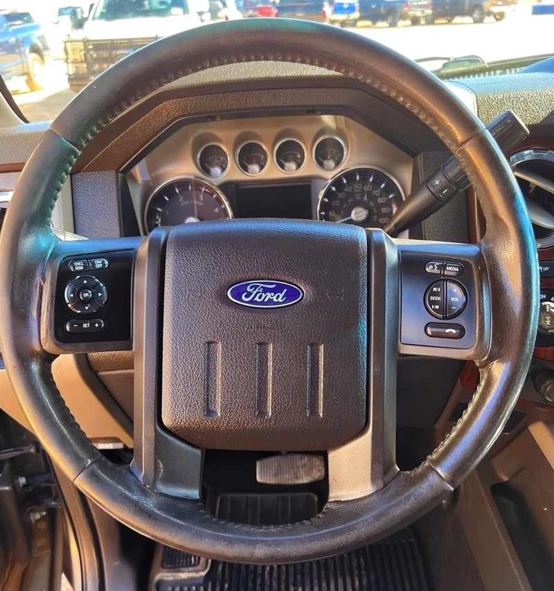 Ford Super Duty F-350 SRW Vehicle Full-screen Gallery Image 10