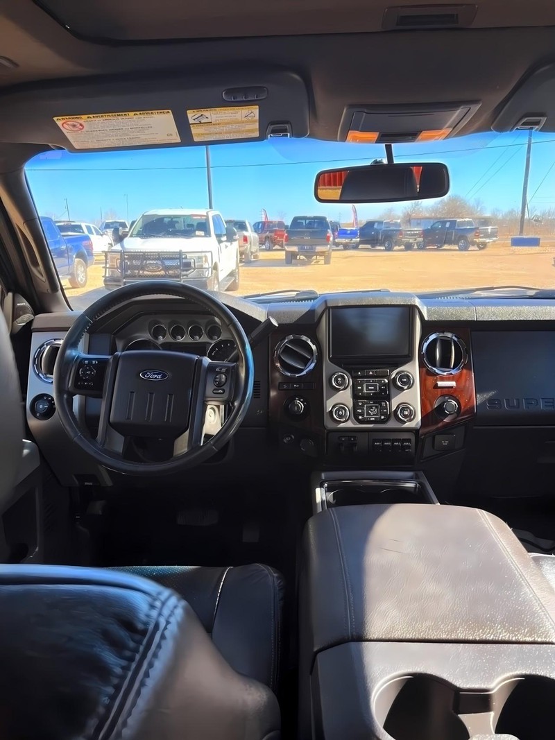 Ford Super Duty F-350 SRW Vehicle Full-screen Gallery Image 13
