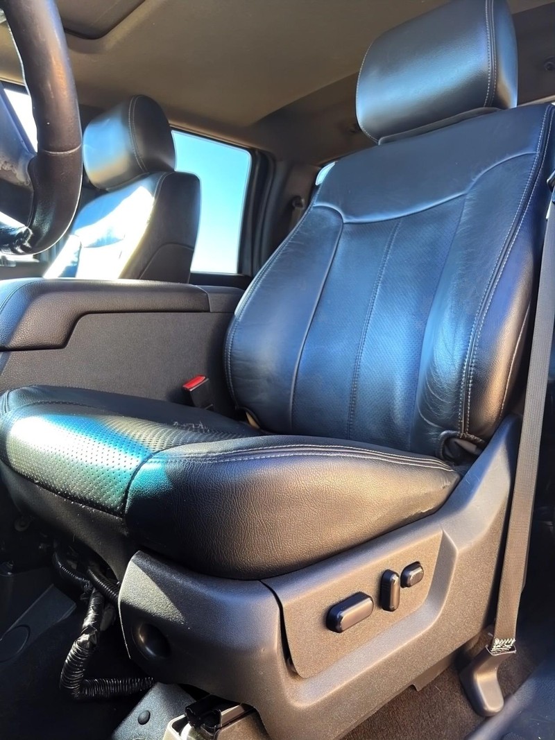 Ford Super Duty F-350 SRW Vehicle Full-screen Gallery Image 14