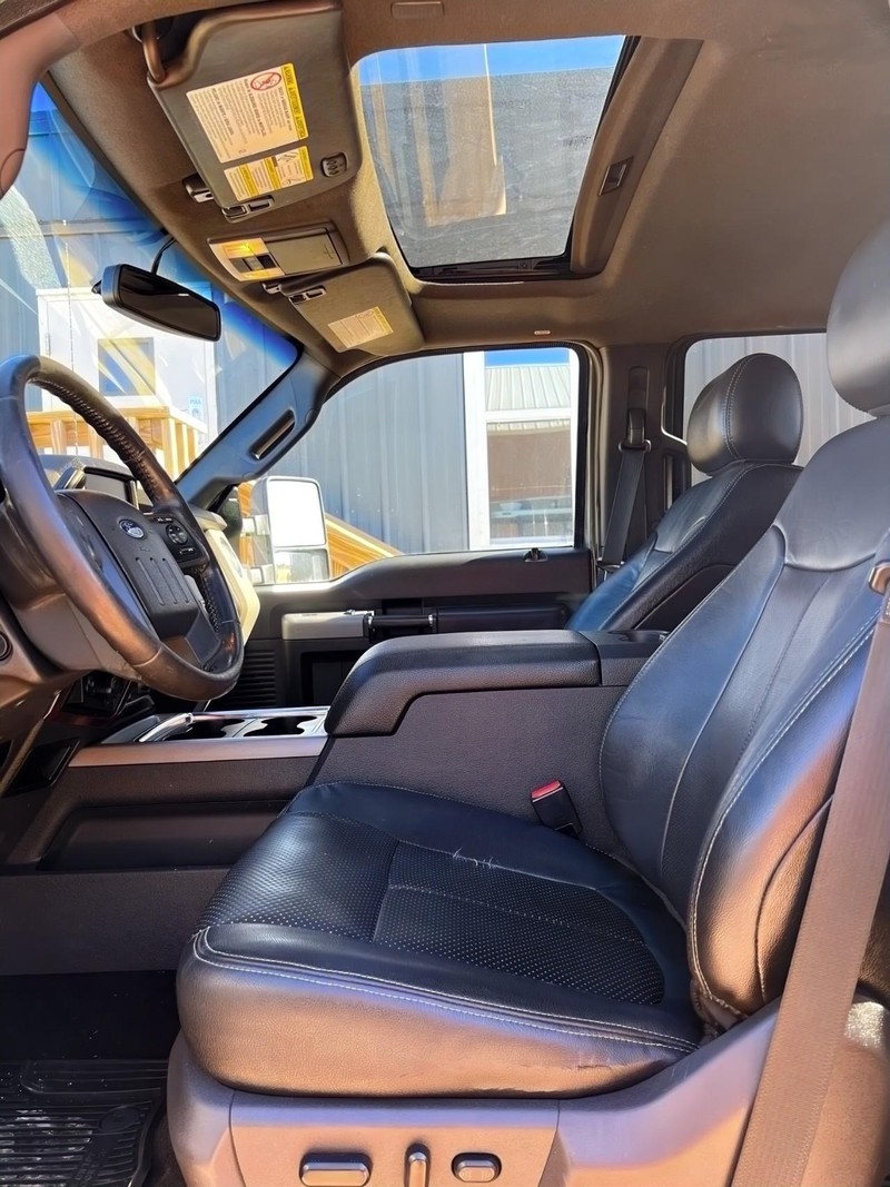 Ford Super Duty F-350 SRW Vehicle Full-screen Gallery Image 15