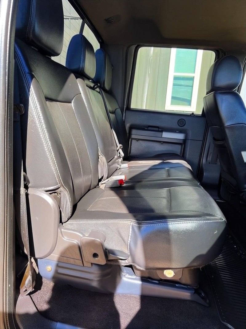 Ford Super Duty F-350 SRW Vehicle Full-screen Gallery Image 17