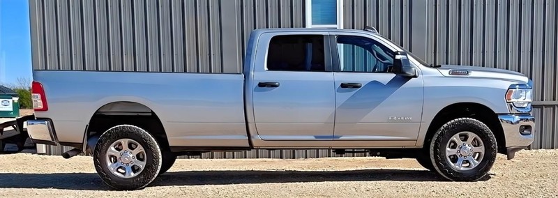 Ram 2500 Crew Vehicle Full-screen Gallery Image 03