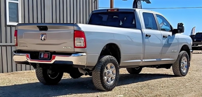 Ram 2500 Crew Vehicle Full-screen Gallery Image 05