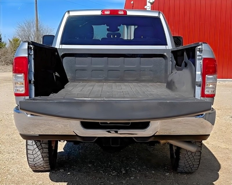 Ram 2500 Crew Vehicle Full-screen Gallery Image 09