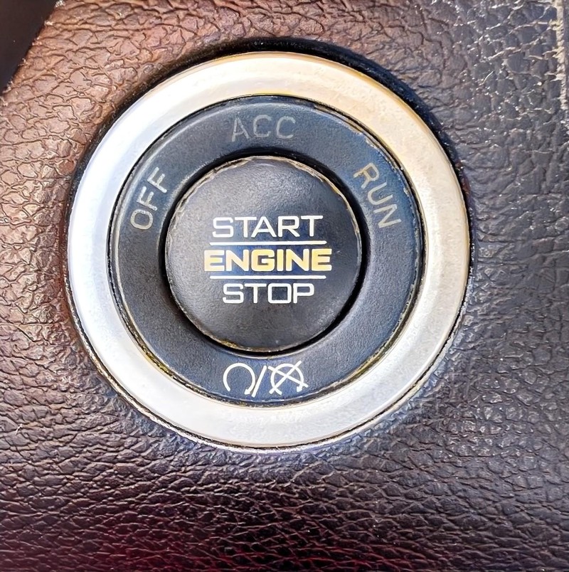 Ram 2500 Crew Vehicle Full-screen Gallery Image 12