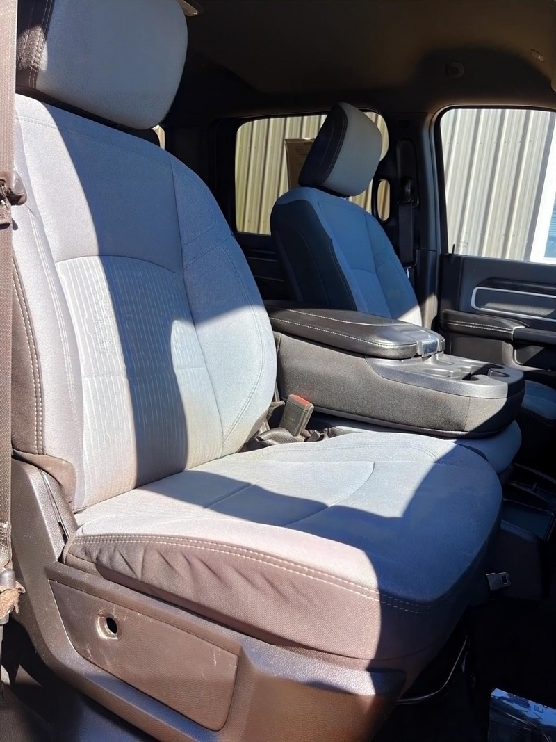 Ram 2500 Crew Vehicle Full-screen Gallery Image 16