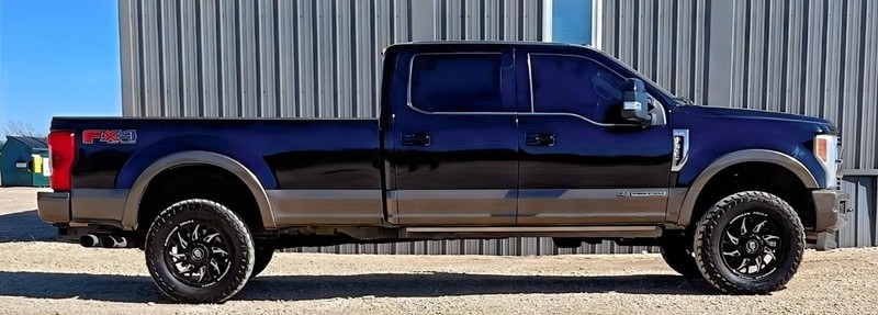 Ford Super Duty F-350 SRW Vehicle Full-screen Gallery Image 03