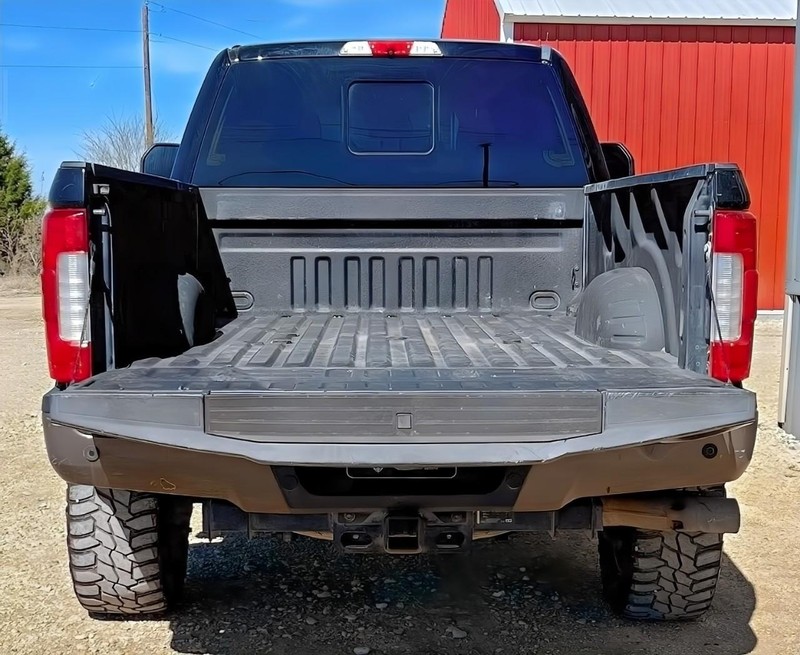 Ford Super Duty F-350 SRW Vehicle Full-screen Gallery Image 09