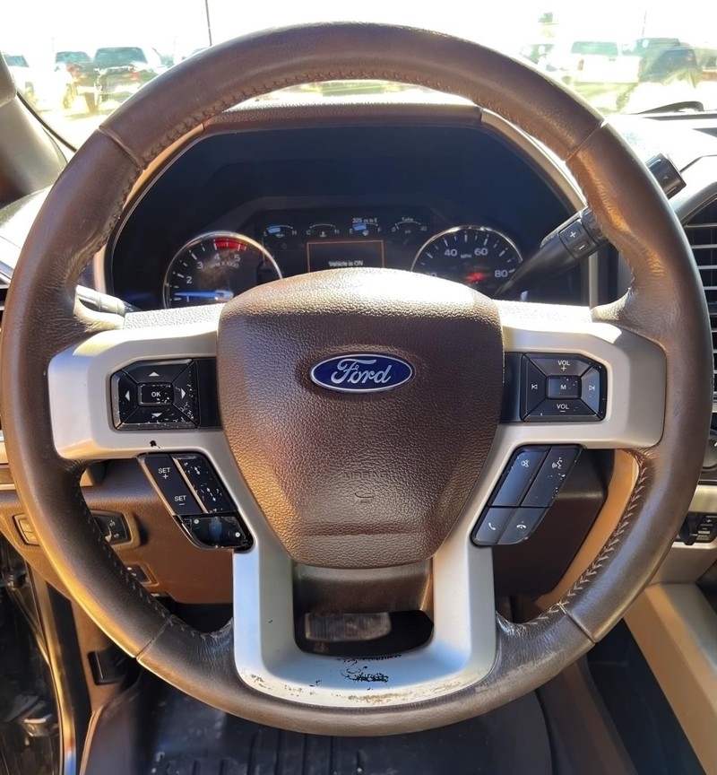 Ford Super Duty F-350 SRW Vehicle Full-screen Gallery Image 10