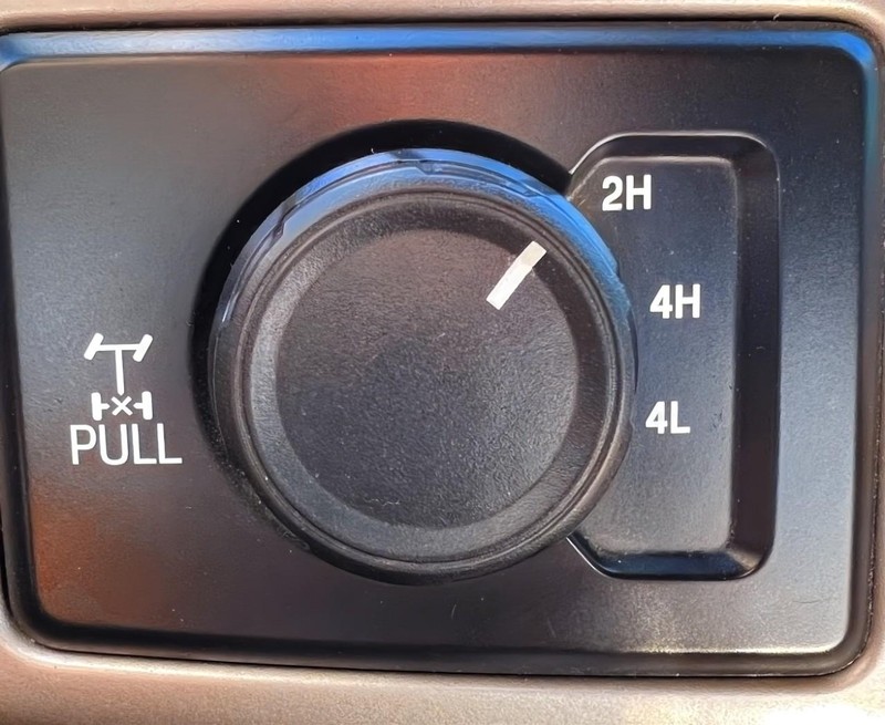 Ford Super Duty F-350 SRW Vehicle Full-screen Gallery Image 13