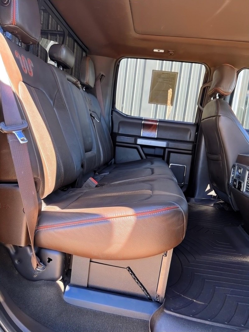 Ford Super Duty F-350 SRW Vehicle Full-screen Gallery Image 18