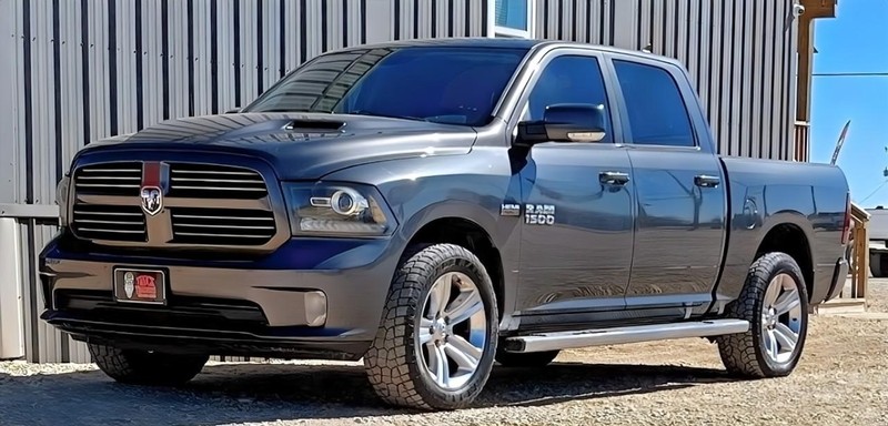 Ram 1500 Vehicle Full-screen Gallery Image 02