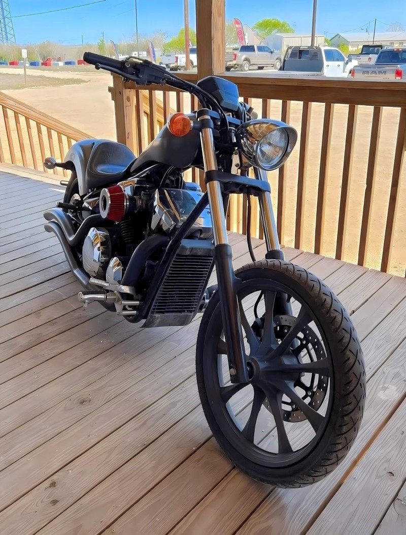 Honda Motorcycle Vehicle Full-screen Gallery Image 02