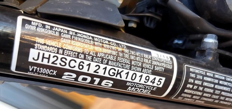 Honda Motorcycle Vehicle Full-screen Gallery Image 09