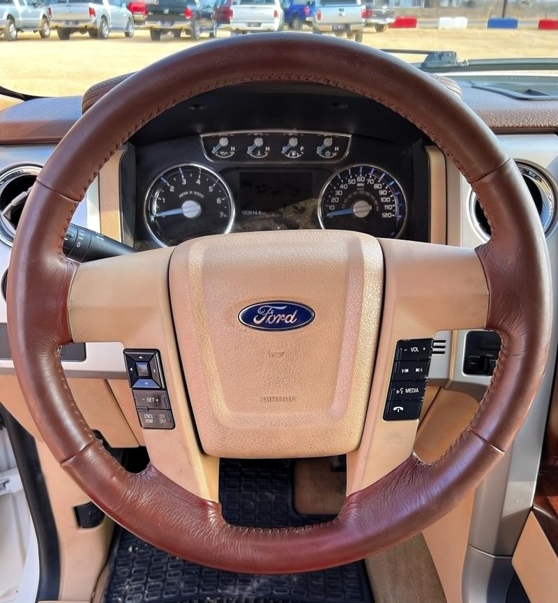 Ford F-150 Vehicle Full-screen Gallery Image 10