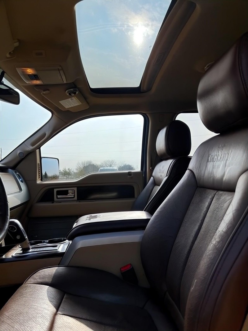 Ford F-150 Vehicle Full-screen Gallery Image 13